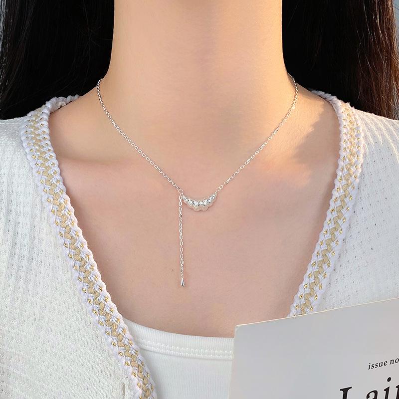 Minimalist Cowhorn Bag Tassel Water Drop Necklace for Female Niche Collarbone Chain Ins Cold Wind Neck Chain