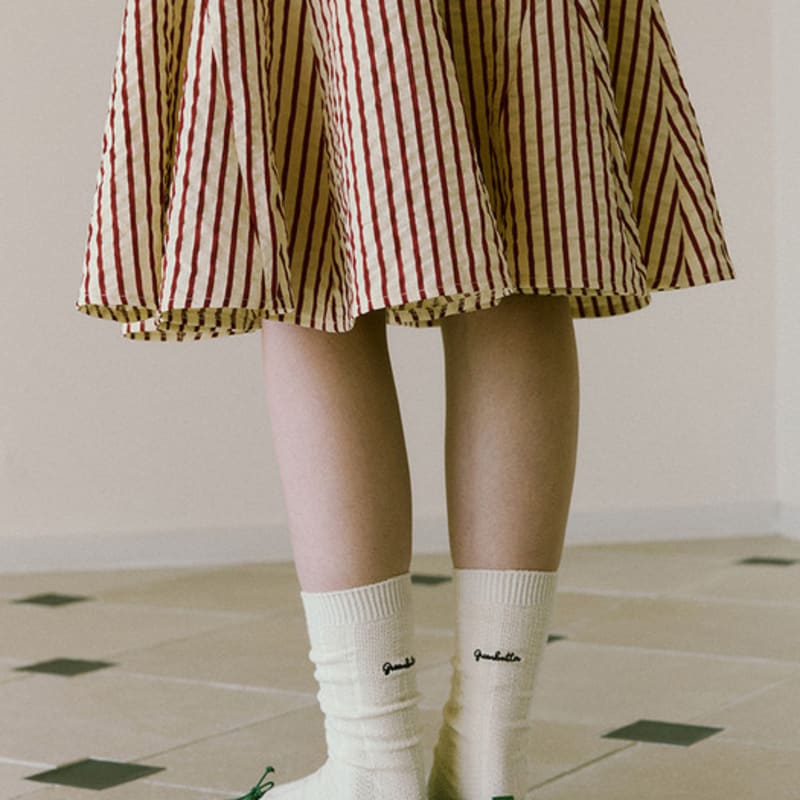 

ЗЕЛЕНОЕ МАСЛО Сетчатые полосатые носки (слоновая кость) FREE