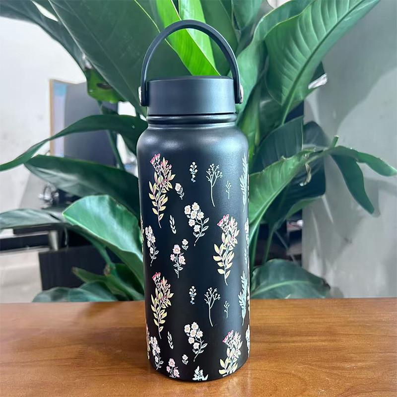 Style Large Capacity Insulated Water Bottle With Lock For Outdoor Travel And Sports