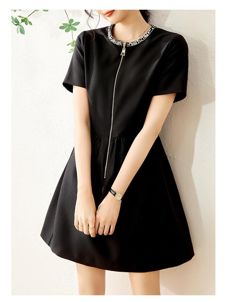 Ladylikes kurzes A-Linien-Kleid mit Strasssteinen und Perlen, taillenbetonend