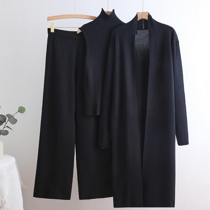 2025 Europäischer & Amerikanischer Trenchcoat mit Rollkragenpullover und Elastischer Weitbein-Hose - Gestricktes Dreiteiler-Set