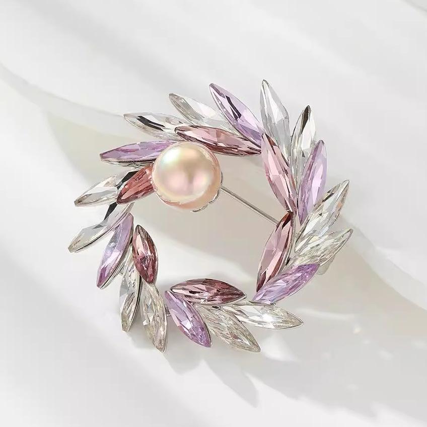 

Simple Garland Brooch, Crystal Brooch, Retro and Versatile Brooch, Suit Accessories