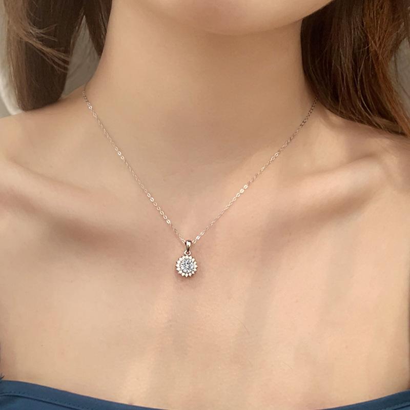 Lindon S925 Sterling Silver Moissanite Luxury Personality Pendant Necklace Women's Classic Tide Sugar Full of Wild Clavicle Chain