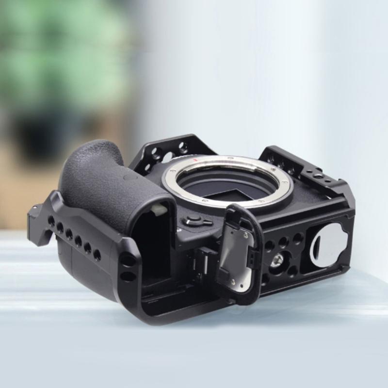 Aluminum Camera Cage Frame For DSLR Cameras Featuring 1/4 and 3/8 Screw Holes For Versatiled Use
