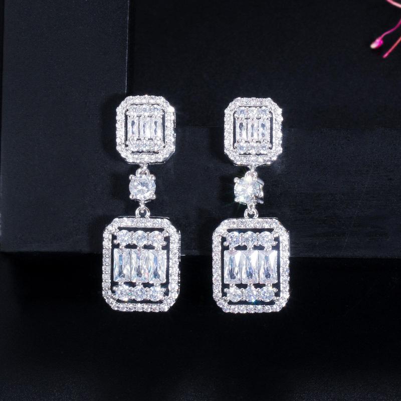

Zircon Full Diamond Needle Earrings, Ear Jewelry, Color Retention Electroplating Quality
