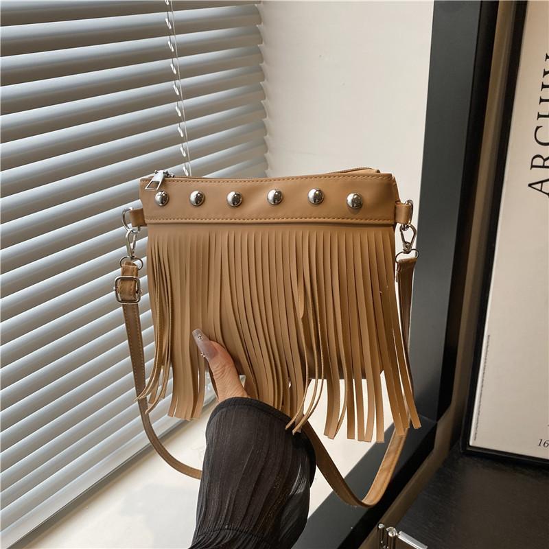 European and American Personality Trendy Fringed Bag Fashionable Large Capacity Shoulder Messenger Bag 2025 Popular New Versatile Bucket Women's Bag