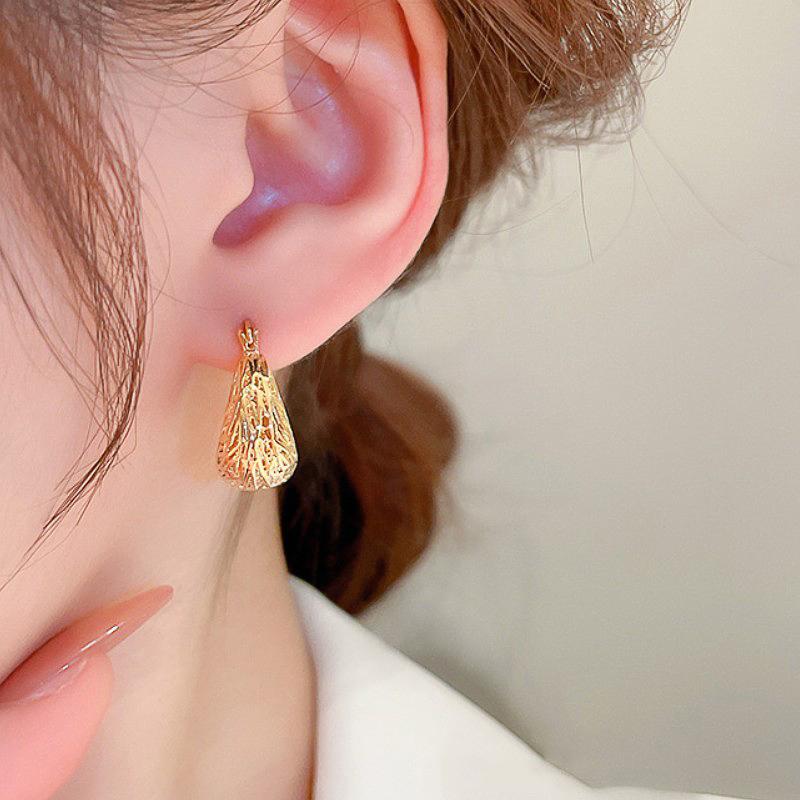 Huitan Metal Gold Color Hollow Out Hoop Earrings for Women New Modern Fashion Lady's Ear Accessories Daily Wear Chic Jewelry