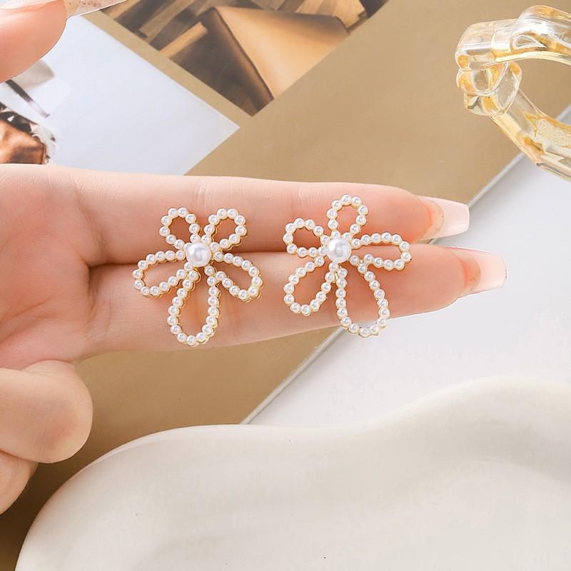 White Imitation Pearl Hollow Big Flower Stud Earrings for Women Jewelry Boucles D'oreilles Pendientes Valentine's Day Girl Gifts Wholesale