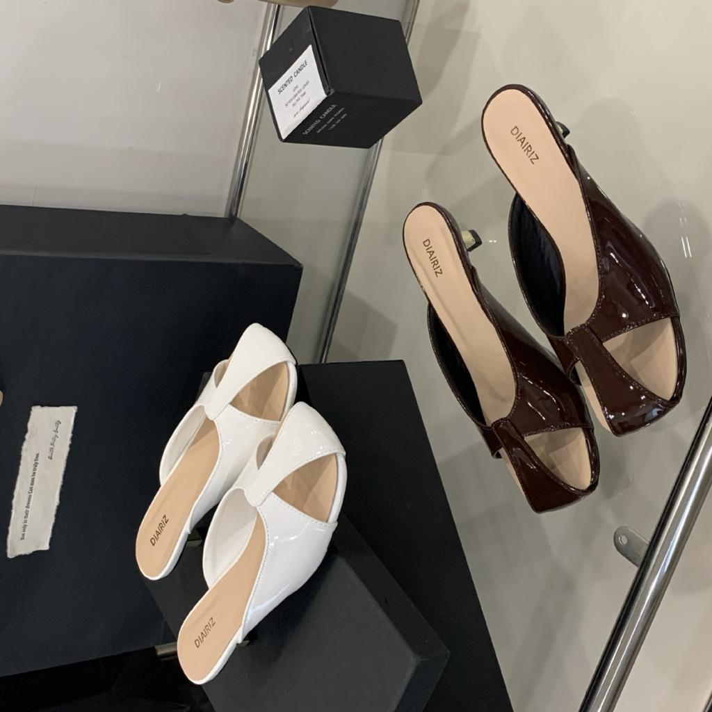 2025 Spring and Autumn New Fashion Versatile Korean Edition Baotou Slippers Women's Outer Wear Square Head Hollow Flat Bottom Cool Slippers