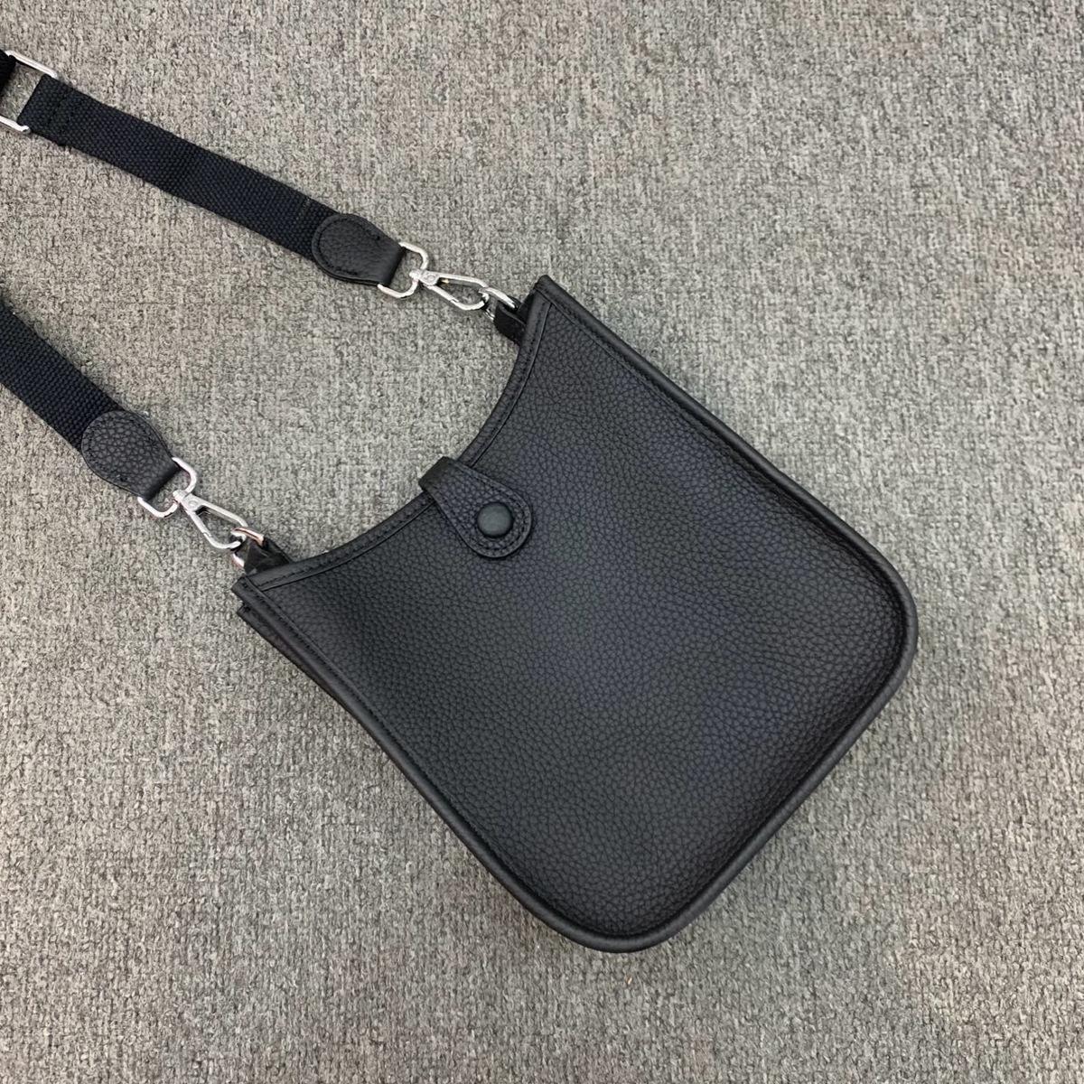 

Новая модная и универсальная сумка через плечо из мягкой коровьей кожи, верхний слой, широкая, кожаная, с полым буквенным узором, повседневная сумка Length 18x Thickness 6x Height 19cm чёрный