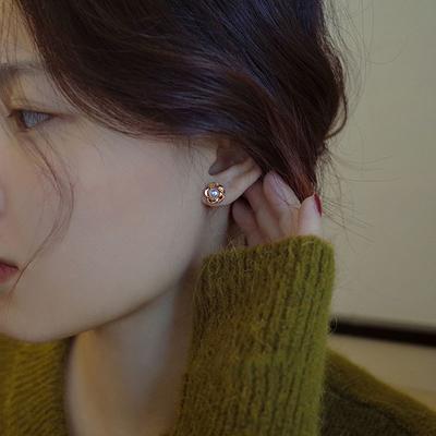 Exquisite Flowers and Pearl Temperament High-end Niche Design Earrings