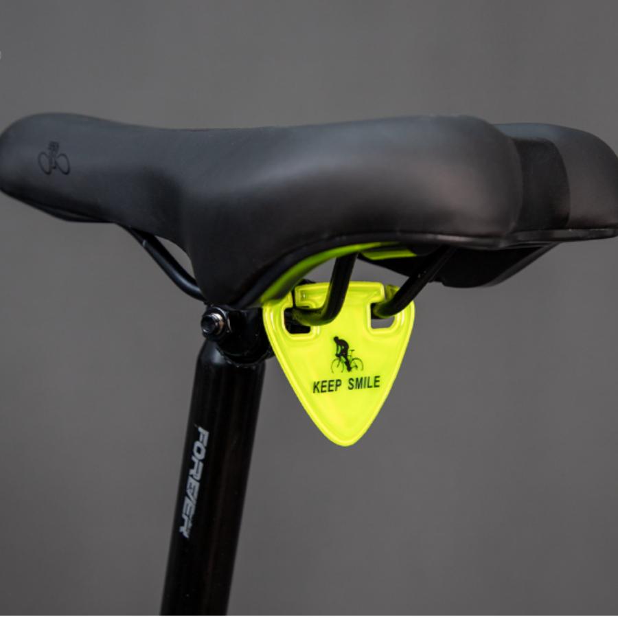 Bicycle night reflective warning taillight with emergency power backup. Suitable for mountain roads.