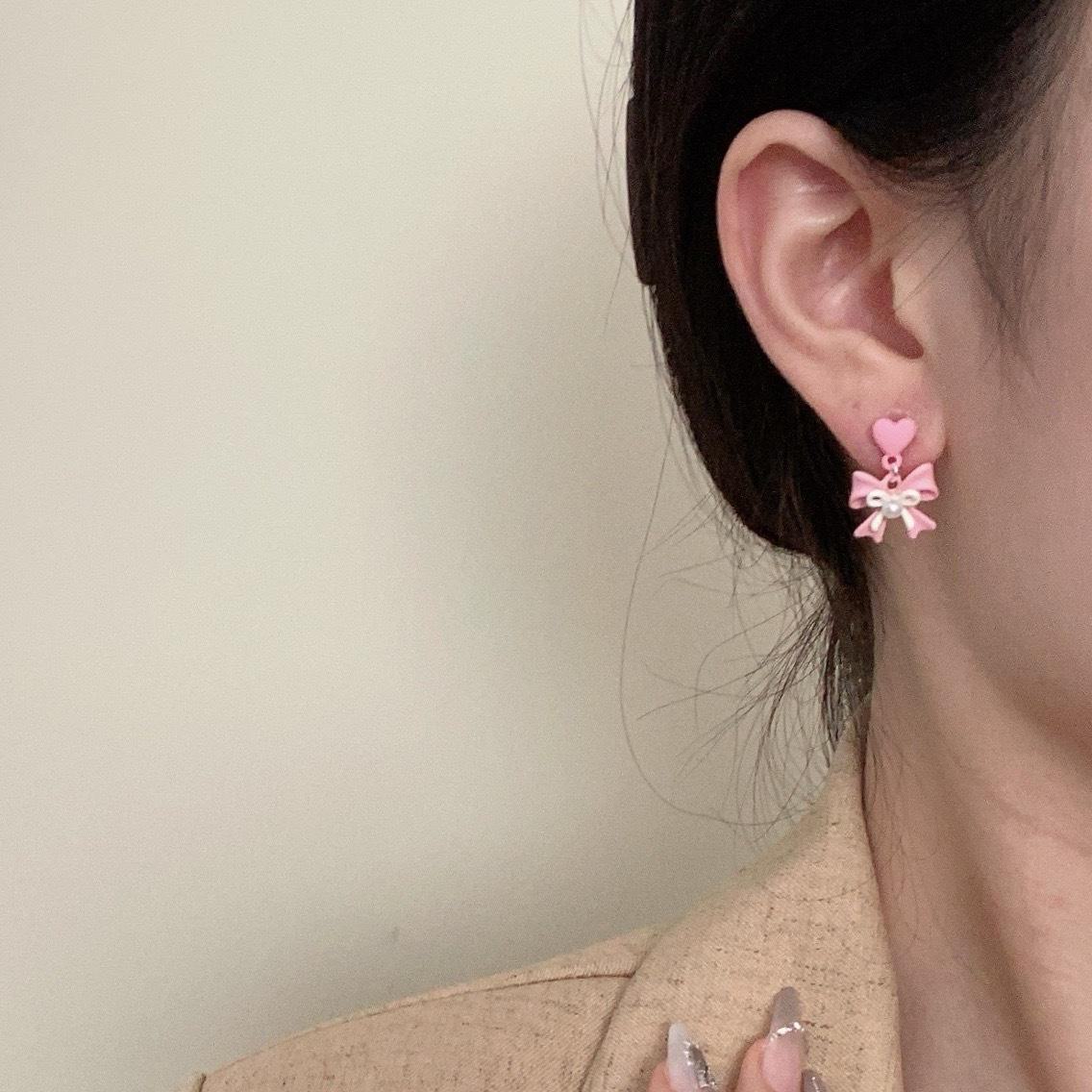 

Шикарные серьги-бантики из ленты: Свежий, изысканный, универсальный дизайн для женщин Butterfly Heart Earrings розовый
