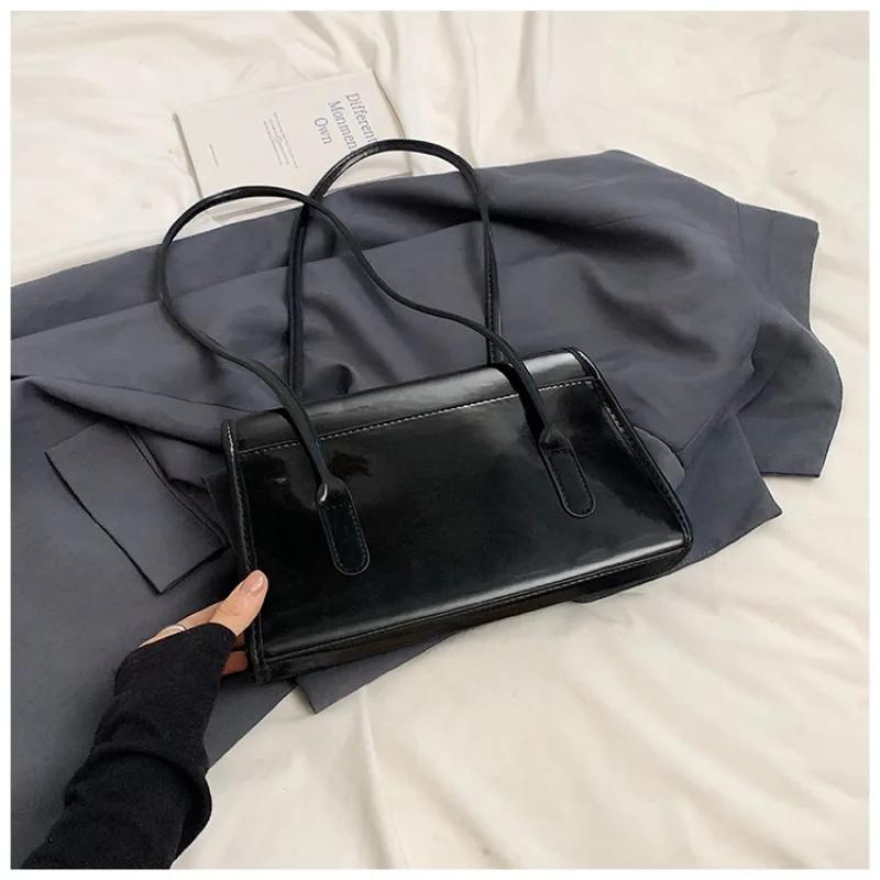 Women's PU Shoulder Bag with Buckle Solid Stitching Line Embellishments Delicate Bag Fashion
