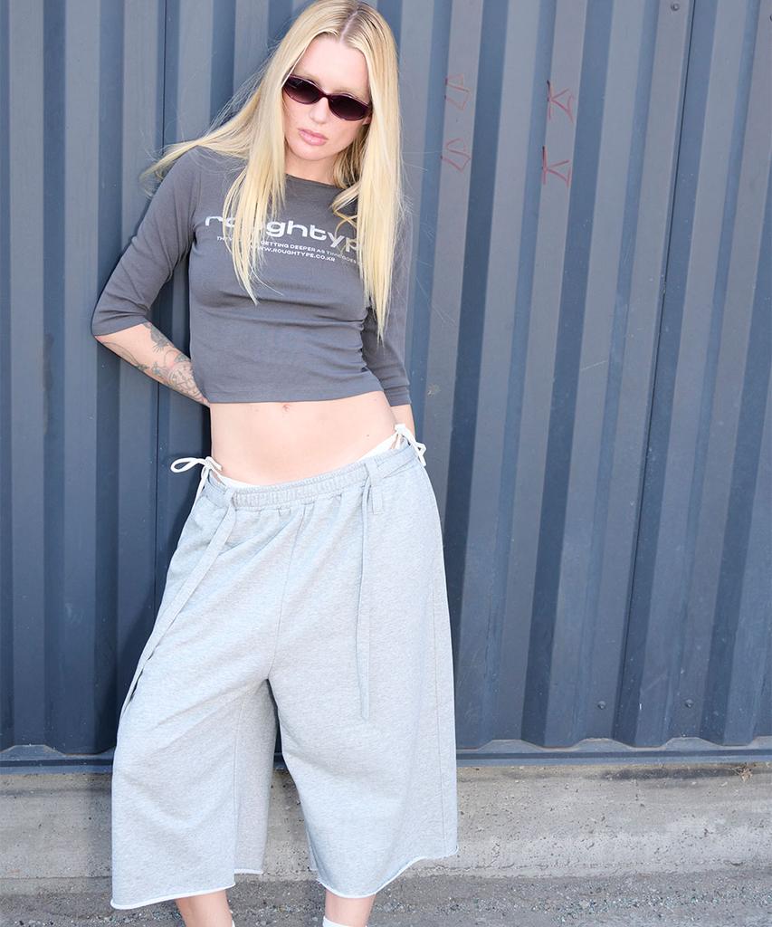 Lotaib Belted Point Bermuda Sweatpants - Gray
