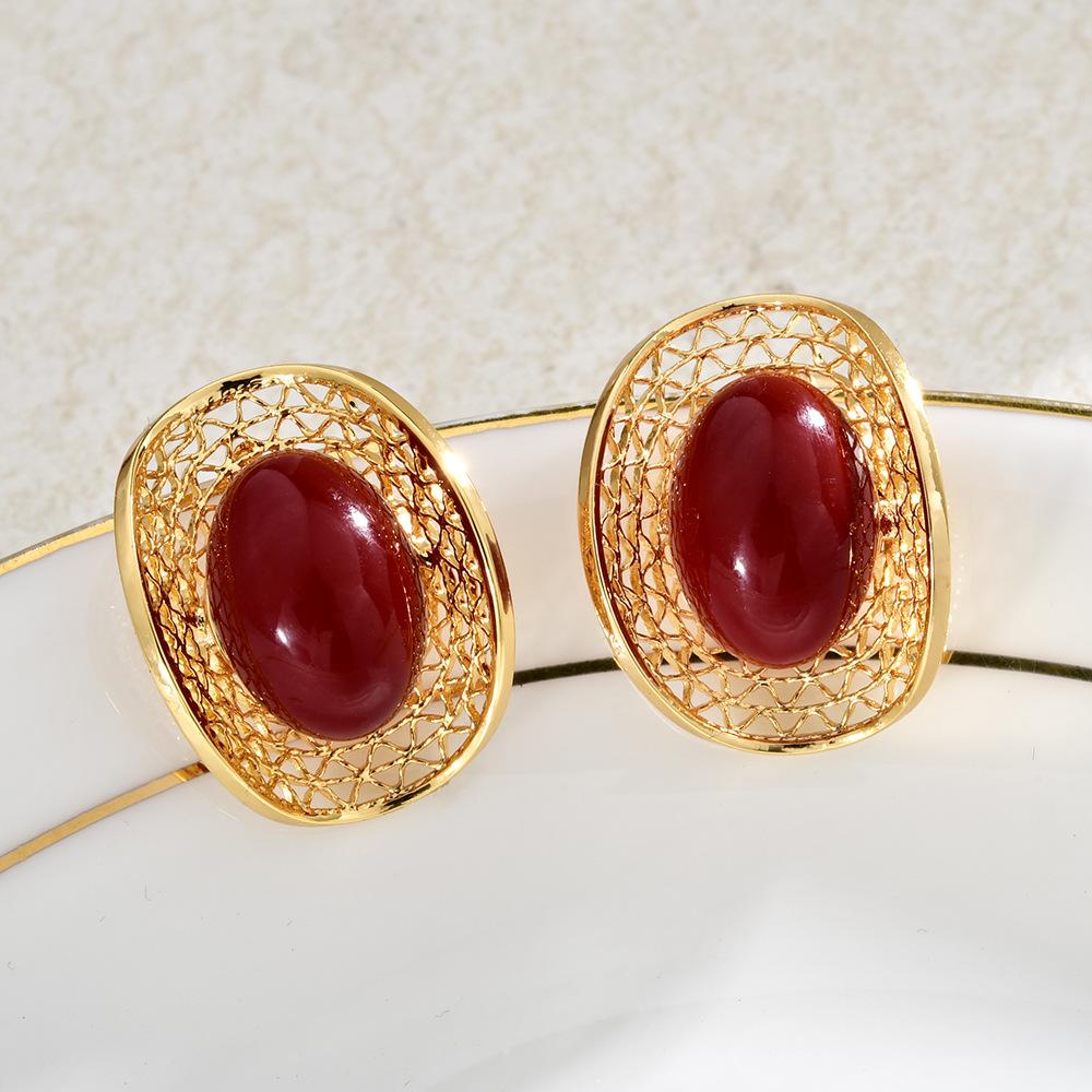Vintage Palace Style Oval Pearl Stud Earrings - Hollow-out Mesh Texture Red Pearl Dainty Earrings for Women Elegant Jewelry