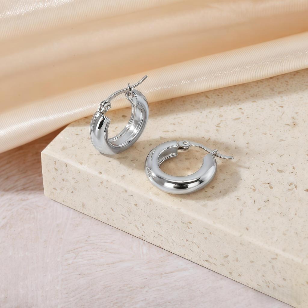 European Classic Hoop Earrings: Versatile, High-End, Fade-Resistant for Women