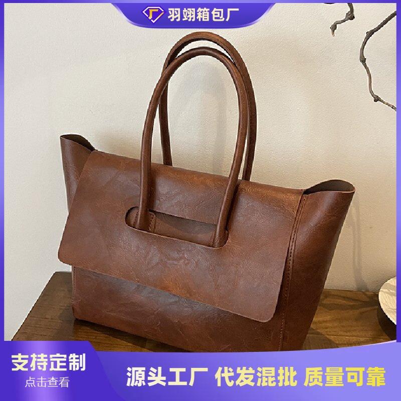 Premium Big Bag Women's Bag New Trendy Large Capacity Handbag Retro Commuter Tote Bag
