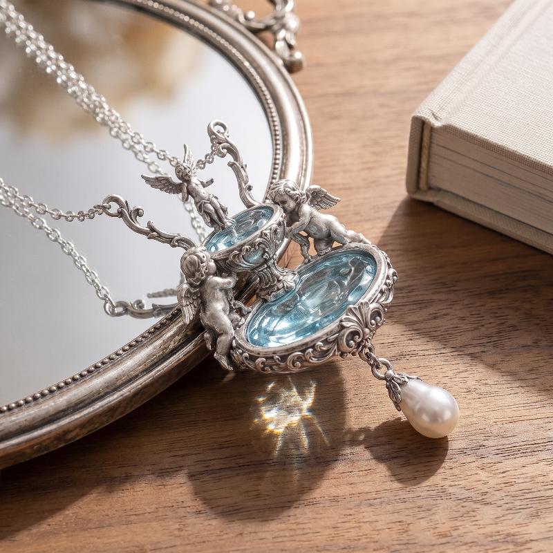 2027 Vintage Wishing‑Fountain Angel‑Embossed Pendant Necklace Ladies Artificial‑Pearl Women Retro Clavicle Chain Neck Jewelry