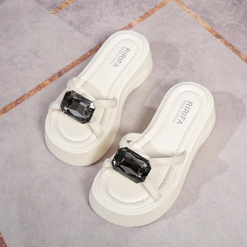 Auf Scheiße treten Französischer Muffin Dicksohlige coole Hausschuhe Damen Sommerbekleidung 2025 neuer Feenstil vielseitig Ein-Wort-Schlappen Damen