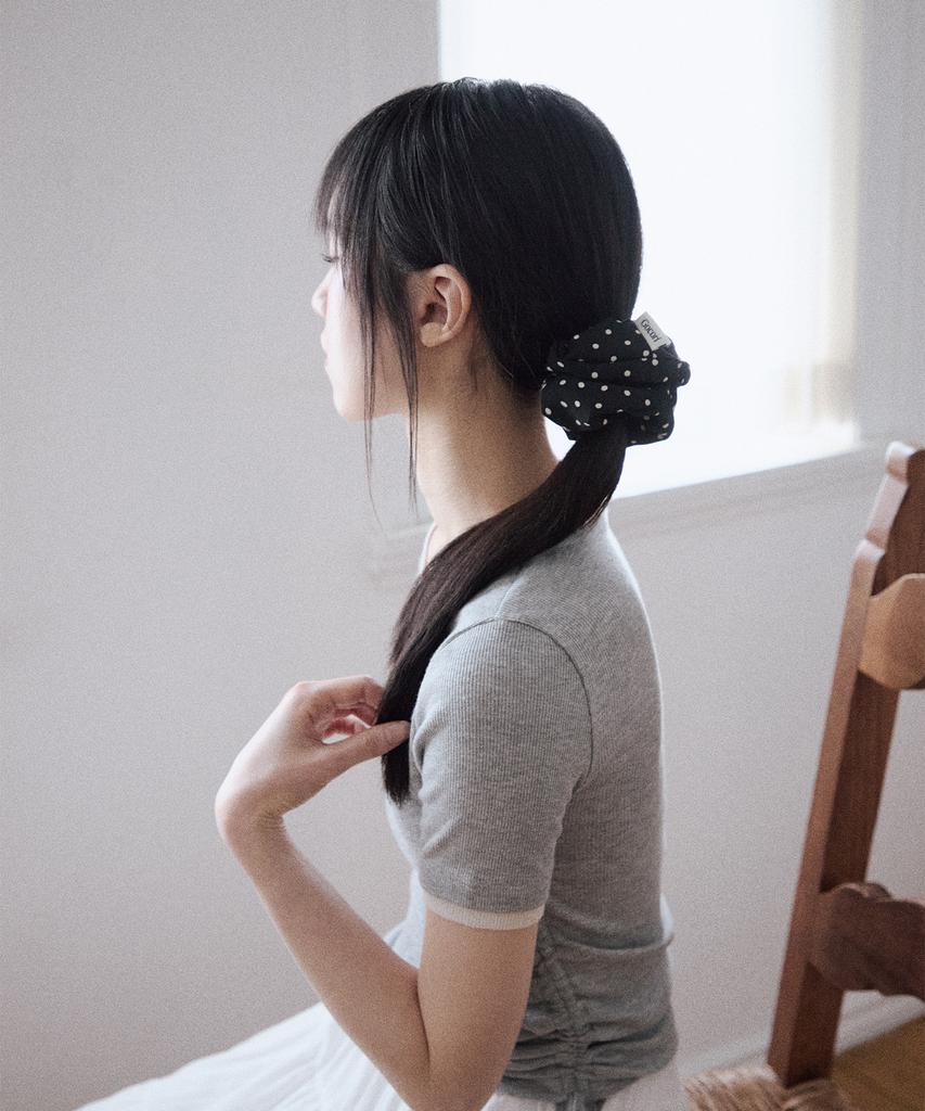 Gocori Dot Scrunchie - Black Scrunchie
