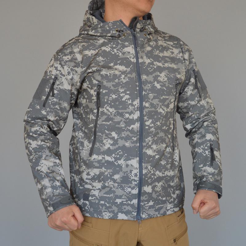 Men's Sharkskin Softshell Tactical Jacket: Windproof, Waterproof, Fleece-Lined for Autumn and Winter