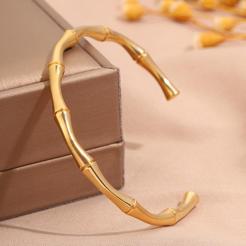 Hot-selling titanium steel bracelet, girls' high-end sense of fashion, popular light luxury in Europe and the United States, Gypsy star love diamond