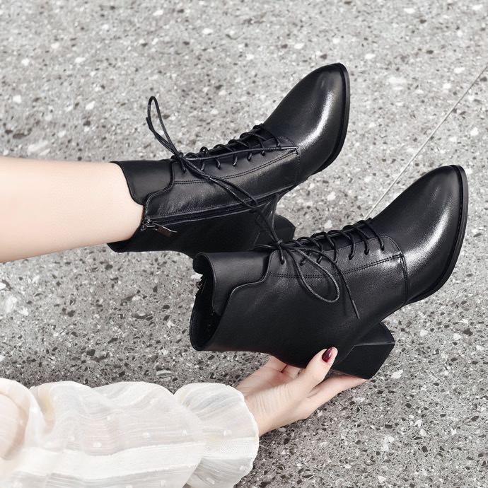 Fashion Small Pointed Martin Boots Autumn and Winter New Black Thick Heel Lace-up First Layer Cowhide Thick Heel Fashion Short Boots