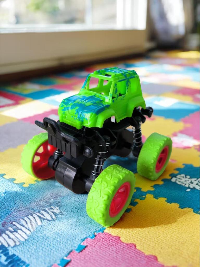 „Mașină cascadorie rotativă cu inerție – jucărie de teren rezistentă la spargere pentru copii”