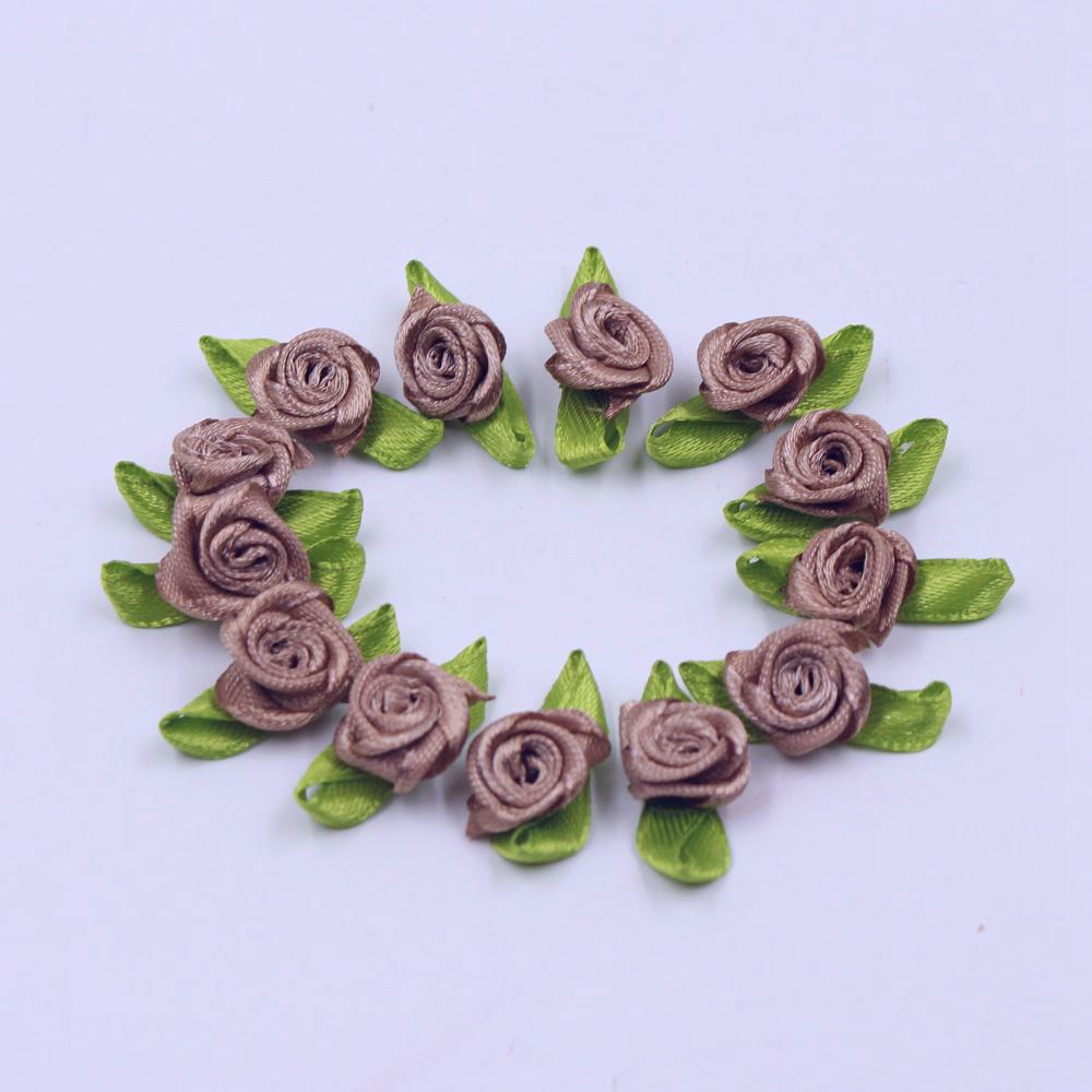 50 szt. Mini Satynowe Kwiatki ze Wstążki Jedwabna Główka Róży Wstążka DIY Ślubne Kokardy Aplikacje Rękodzieło Szycie Dodatki do Odzieży Dekoracje