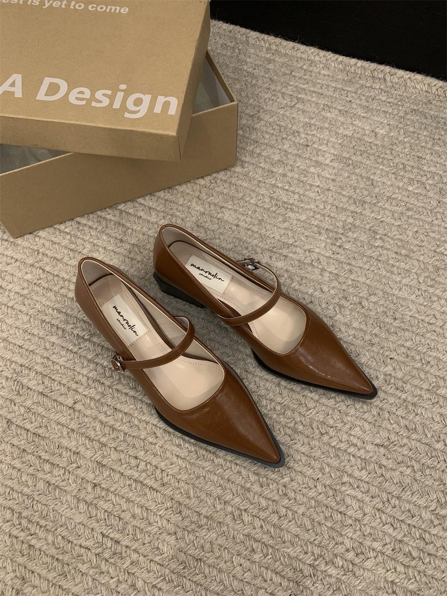 

Весна 2024 новые остроносые туфли Мэри Джейн легкие толстые каблуки красные свадебные туфли темпераментные светские туфли французские одинарные женские туфли 35 коричневый