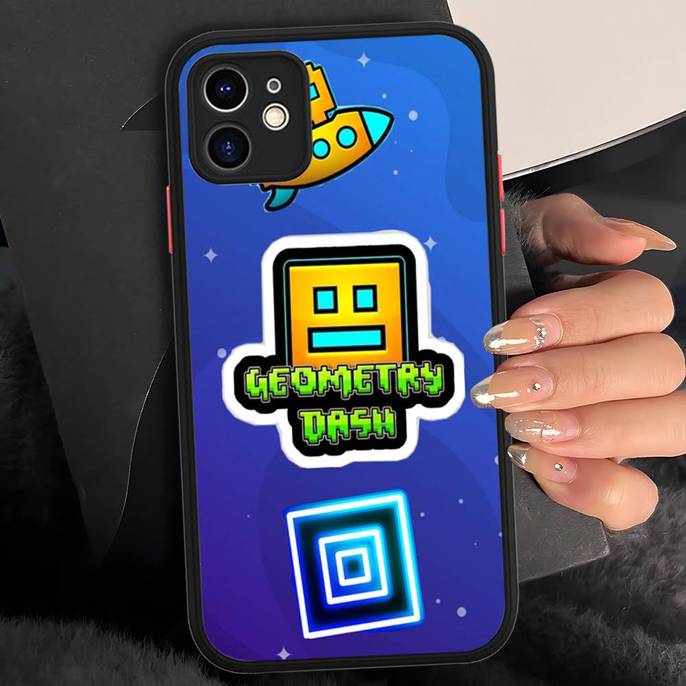 Cover per Telefono Opaca Traslucida Geometry Dash Per iPhone 15 16 Pro Max 11 12 13 14 XS XR X Plus 16E