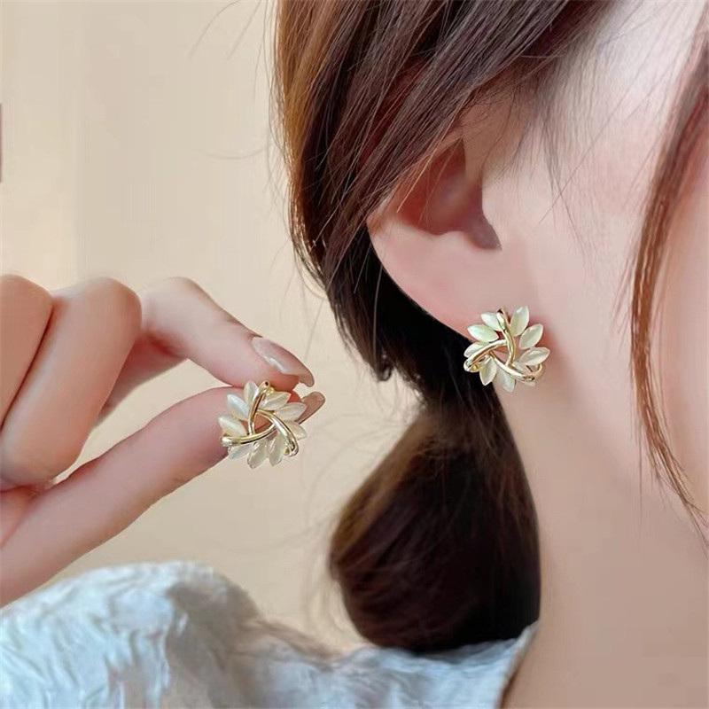 Elegant Exquisite Opal Petal Circle Stud Earrings For Woman  New Classic Jewelry Luxury Party Girl'S Unusual Accessories