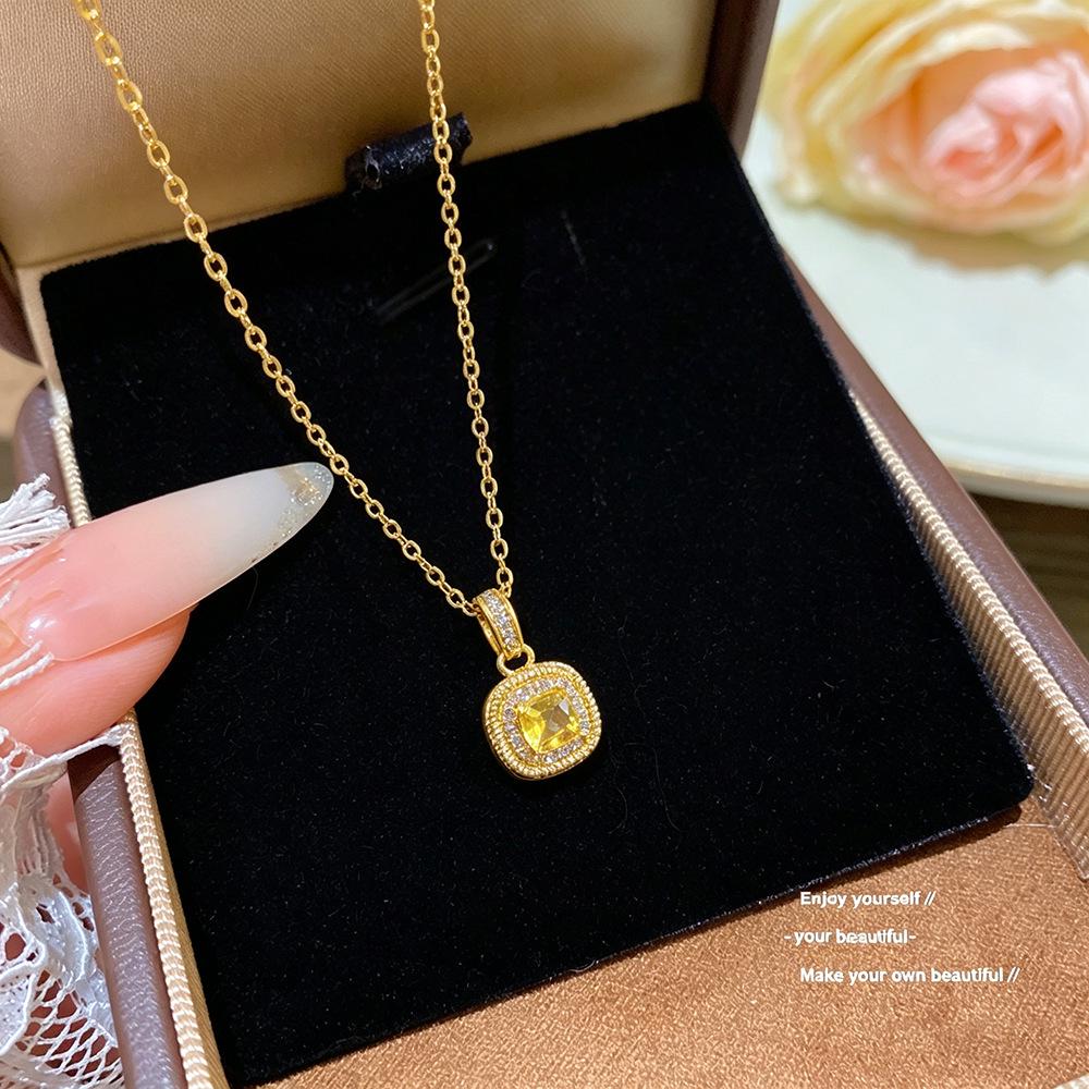 Japanese Korean Minimalist Sugar Cube Pendant Necklace - Women's High-End Fashion Clavicle Chain, Little Red Book Style