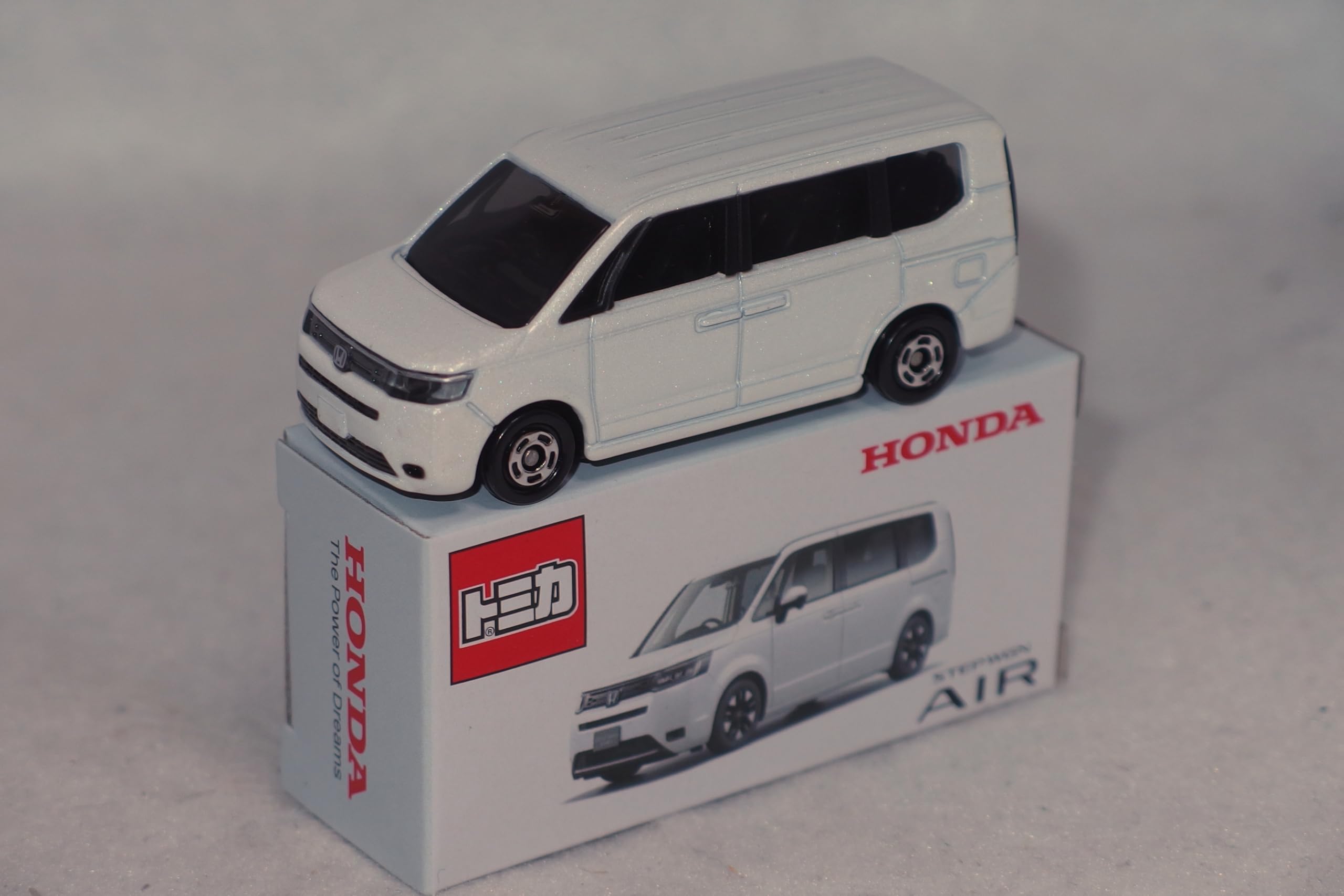 

Tomica Step Wagon Air лимитированная серия доступна в Tomica White, на заказ Tomica, 2023, дилеры.