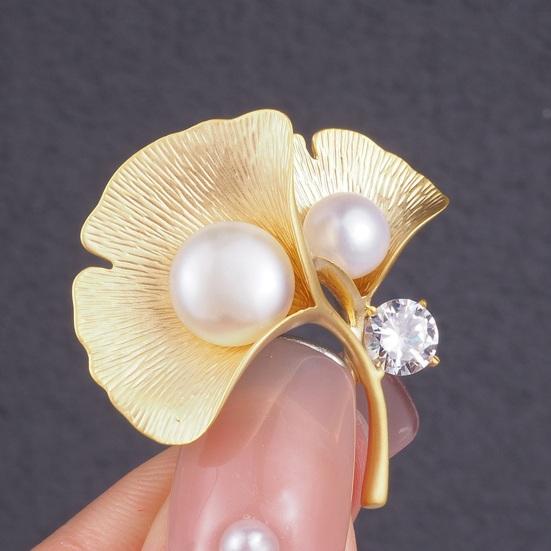 Women Brooch Faux Pearl Decor Ginkgo Leaf Stainless Vintage Anti-slip Coat Collar Hat Scarf Decoration Clothes Pin Garment Jewelry