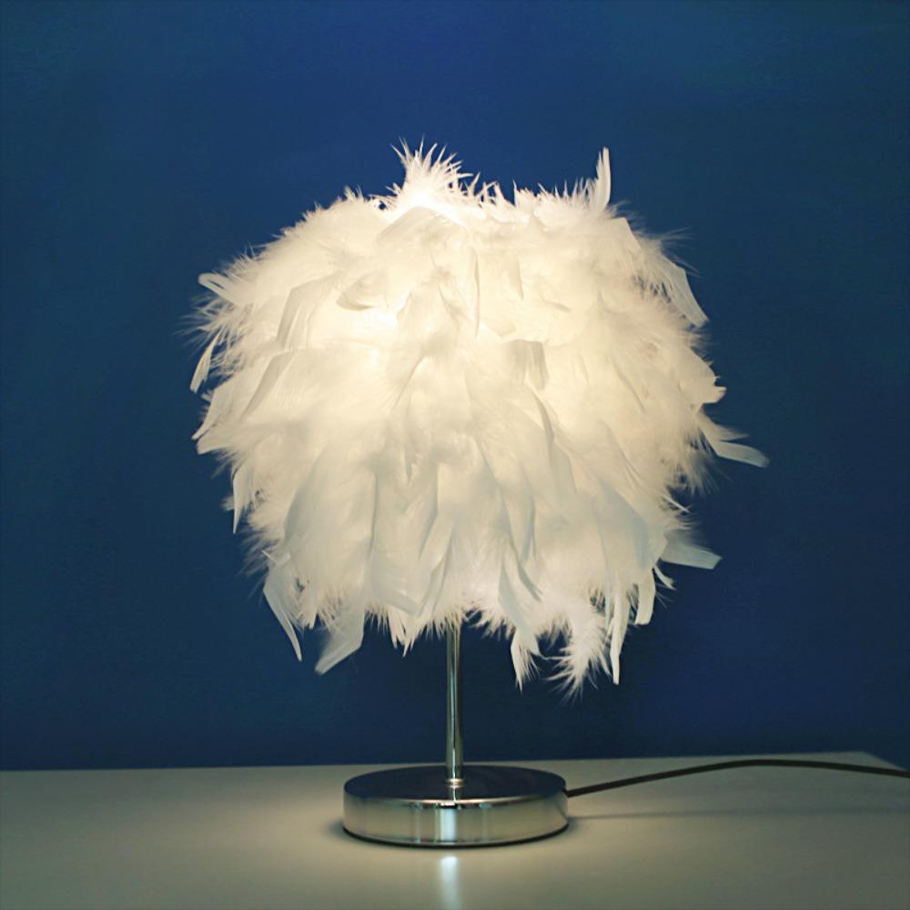 Lampă de masă modernă cu pene Nuntă simplă Cadou de Ziua Îndrăgostiților Prințesă Decorare caldă pentru dormitor Noptieră Lampă mică de noapte
