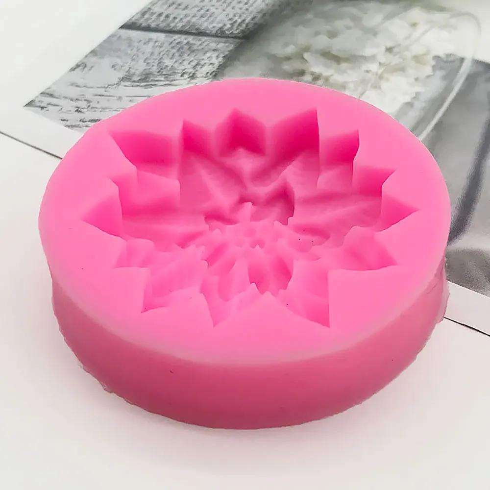 Silicone World Christmas Holly Leaf Silicone Mold Fondant Chocolate Cake Mold Baking Decoration Tool Soap Candle Mould DIY