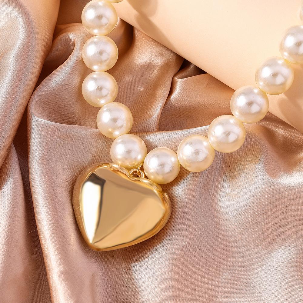 Exaggerated Imitation Pearl Beads Necklace for Women CCB Big Heart Pendant Choker Necklace Jewelry Gift