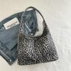 This year, leopard print large-capacity commuter tote bag big bag 2025 new trendy fashion versatile shoulder bag women's bag