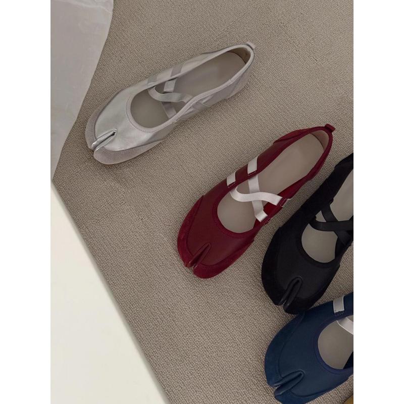 

Crossed strap split-toed pig s trotters women s spring new leather flat-soled ballet shoes Mary Jane single shoes women 40 срібний