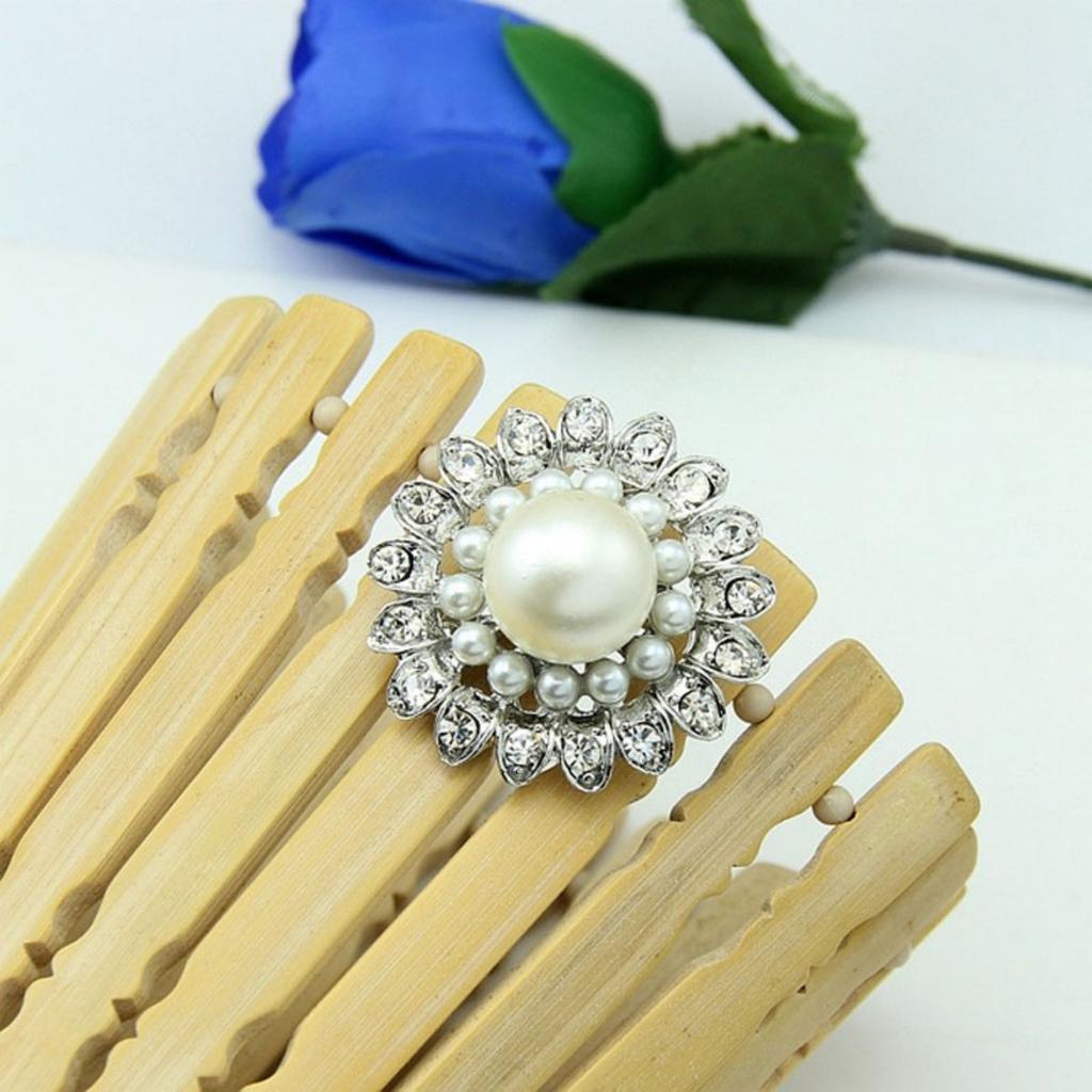 Luxury Imitation Pearl Flower Brooch For Women Men Exquisite Elegant Round Rhinestone Wreath Floral Buckle Pins Wedding Jewelry