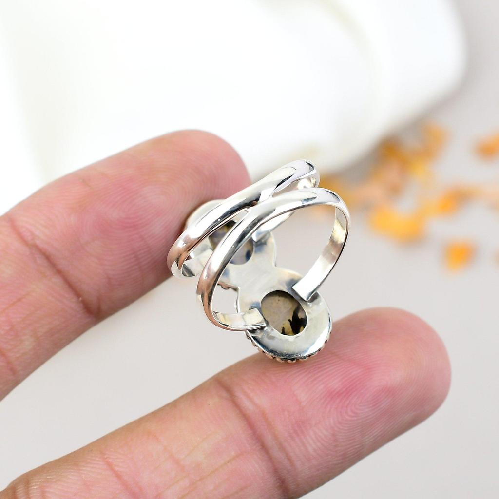 Inel de forma ovala cu piatra pretioasa labradorita din argint 925 pentru femei