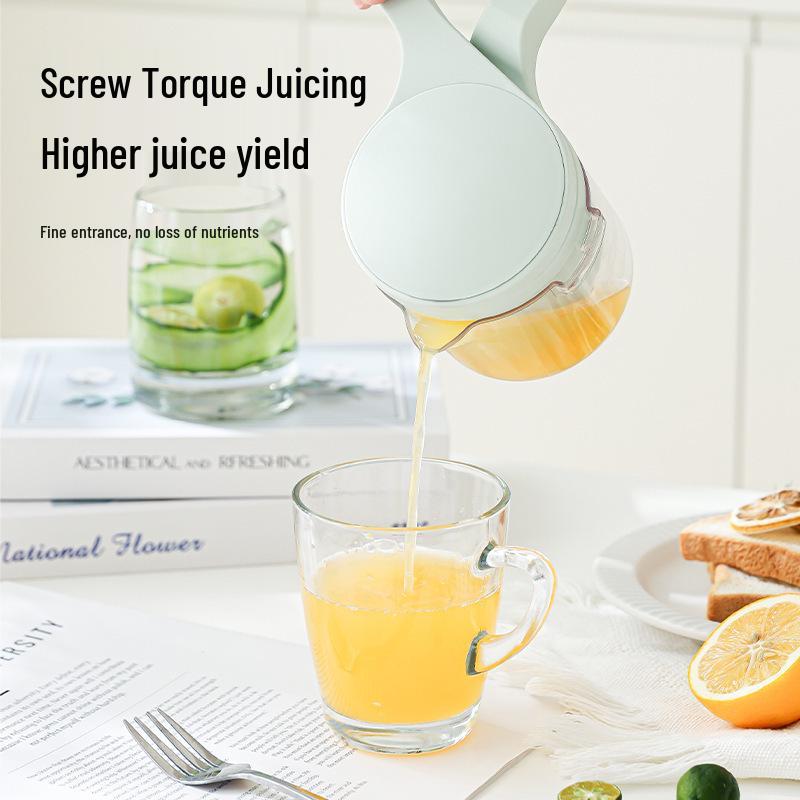 Compact Manual Juicer: Portable Fruit Squeezer & Pulp Separator