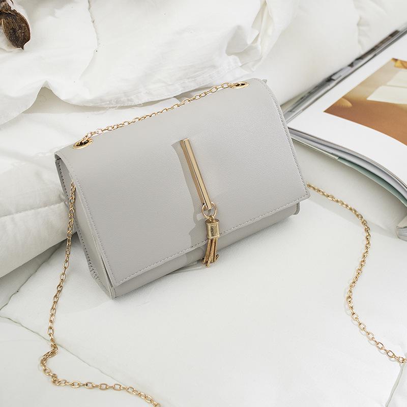 

Женская сумка мода корейская версия цепи одно плечо маленькая сумка тренд простая кисточка кулон диагональная сумка