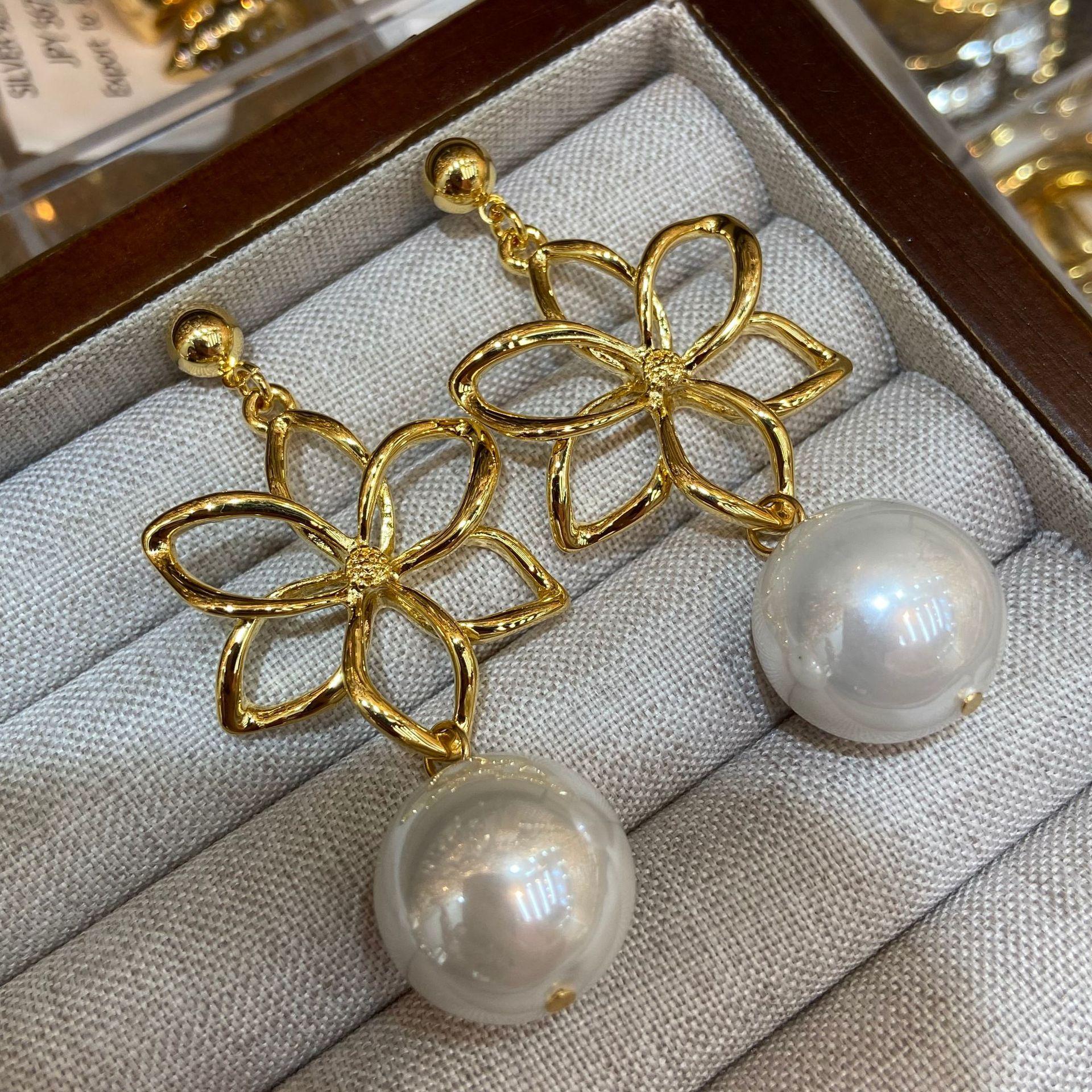 

Exquisite Niche Go Out Without Collision Hollow Flower Pearl Earrings Needle Women S Gift Forest Series