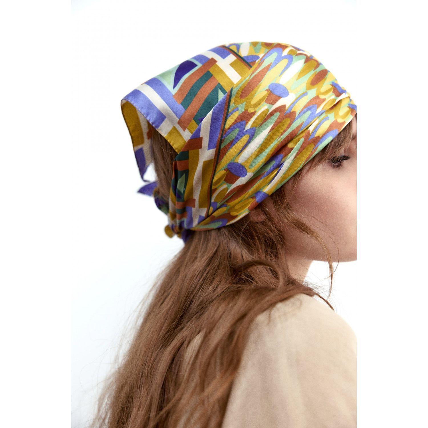 

PRINTED SATIN SCARF