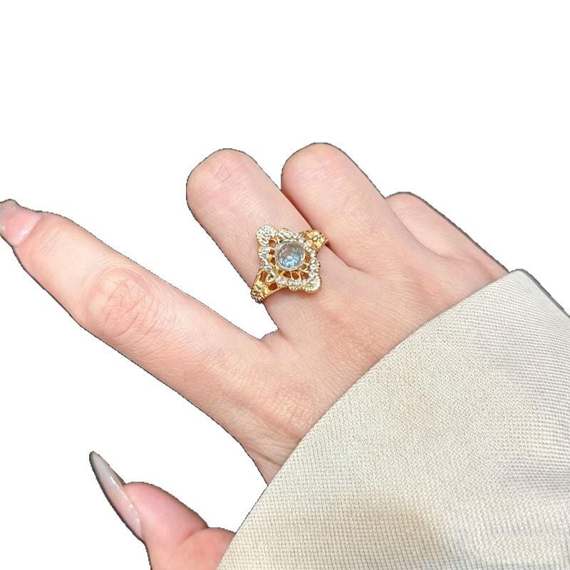 "Gilt Old Rhyme" Medieval Coffee Gold Hollow Lace Ring Shines Exquisite Light Luxury Fashion Temperament Index Finger Ring