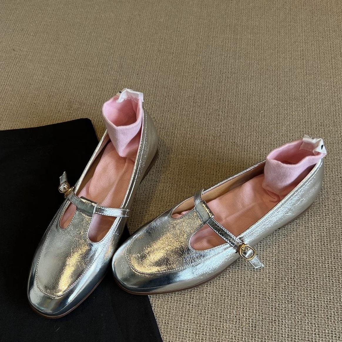 

Мода 2025 Лолита Туфли Мэри Джейн с ремешком на пряжке Женские Ажурные Балетки на плоской подошве Серебристые Туфли босиком Женские Лоферы с круглым носком Женские Кроссовки 35 серебряный
