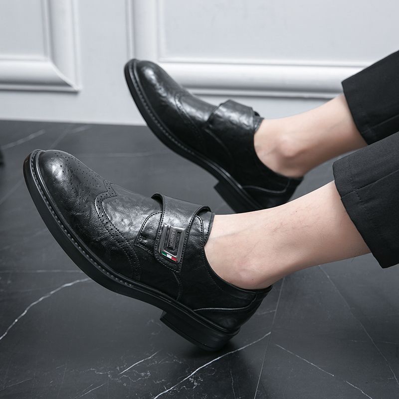 Horse buckle leather shoes pointed inner height increase hair stylist personalized crocodile pattern shoes